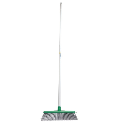 ultimate-indoor-broom-green